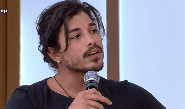 Douglas Sampaio entra em confusão com namorada e engravida outra "Existe camisinha"