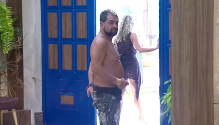 A Fazenda: Record chama Cátia e Evandro e corta transmissão
