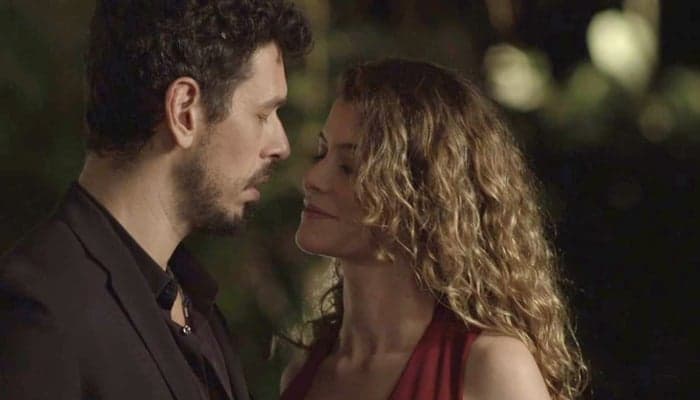 Espelho da Vida: Isabel seduz Alain e é flagrada