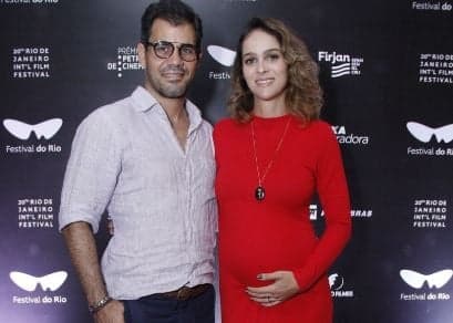Juliano Cazarré mostra filho recém-nascido, detalhe chama atenção e público repercute