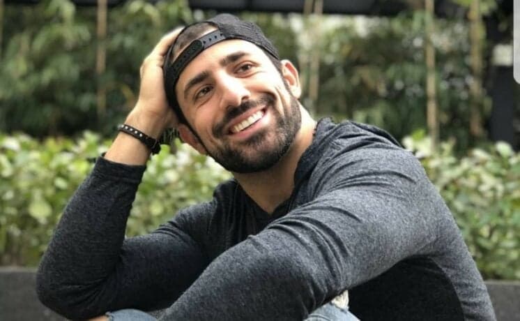 Kaysar publica foto na internet, tamanho chama a atenção e seguidores não perdoam