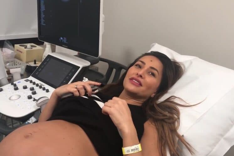 Confirmado: Bolsa de Sabrina Sato estoura e Zoe está prestes a nascer