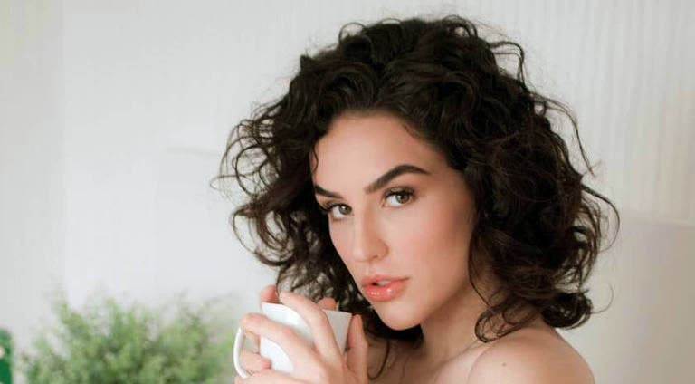 Após polêmica, Kéfera anuncia que fará livro sobre o feminismo, é atacada e se defende