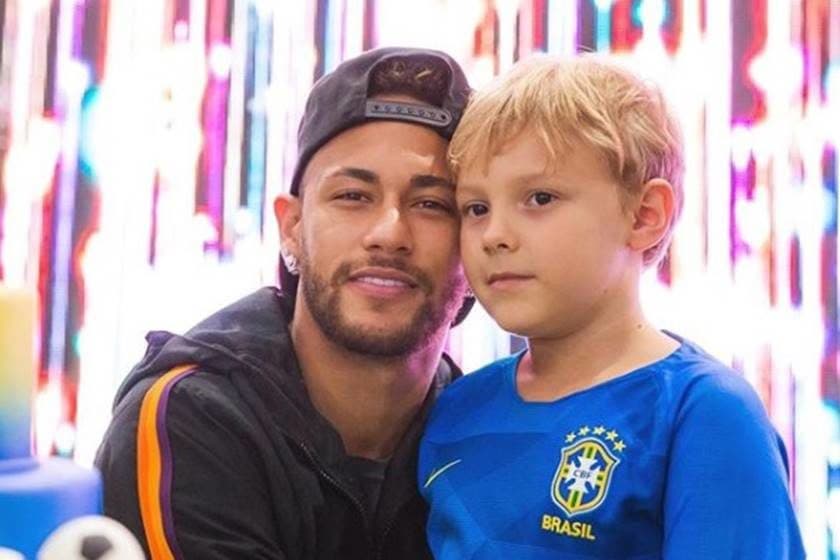 Aparência do filho de Neymar causa em foto reveladora e o jogador se manifesta sobre imagem