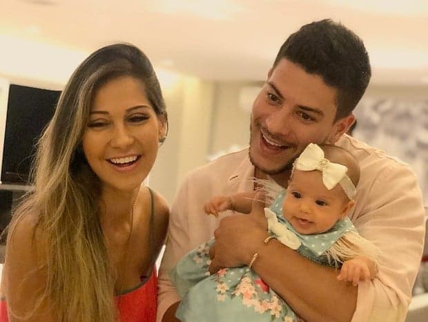 Mayra Cardi, Arthur Aguiar e sua filha Sophia (Foto: Reprodução/Instagram) Mayra Cardi, Arthur Aguiar e sua filha Sophia (Foto: Reprodução/Instagram)