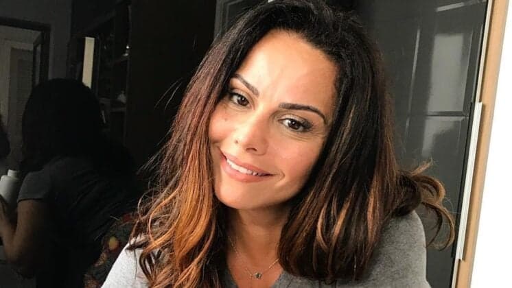 Viviane Araújo surpreende em ensaio do Salgueiro ao se apresentar do lado da mãe