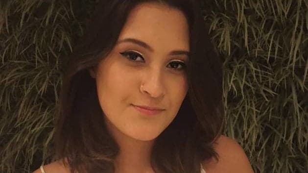Beatriz Bonemer, filha de Fátima Bernardes e William Bonner, posa em ensaio na praia e detalhe impressiona