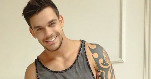 Caique Aguiar veste camisa de empresa e marca dá resposta atravessada