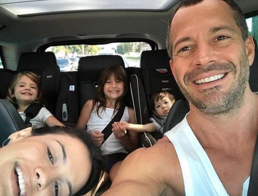 Malvino Salvador com a esposa Kyra Gracie e as filhas Ayra Gracie e Kyara Gracie (Foto: Reprodução/Instagram) Malvino Salvador com a esposa Kyra Gracie e as filhas Ayra Gracie e Kyara Gracie (Foto: Reprodução/Instagram)