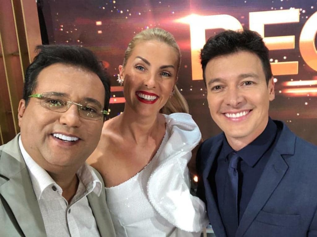 Geraldo Luís, Ana Hickmann e Rodrigo Faro na gravação do Família Record. (Foto: Reprodução) Geraldo Luís, Ana Hickmann e Rodrigo Faro na gravação do Família Record. (Foto: Reprodução)