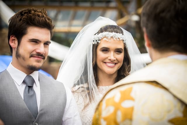 Após rumores de separação do casal Juliana Paiva e Nicolas Prattes, a atriz se manifestou e fãs viram indireta para o rapaz