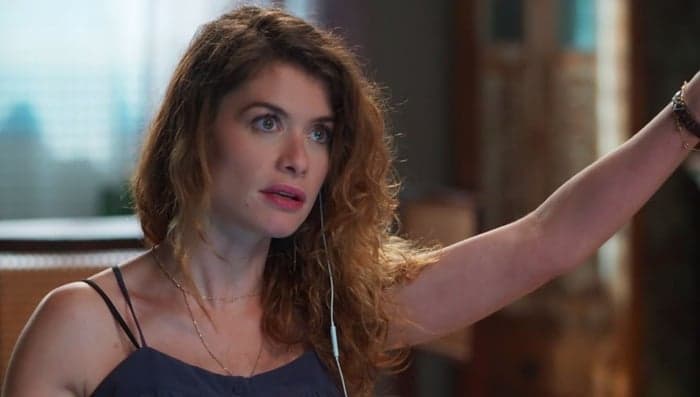 Espelho da Vida: Isabel revela que Julia Castelo teve um filho