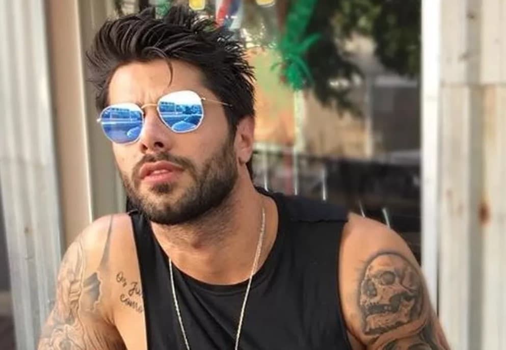 Ex-BBB Renan surpreende e revela que recebe imagens de homens sem roupa