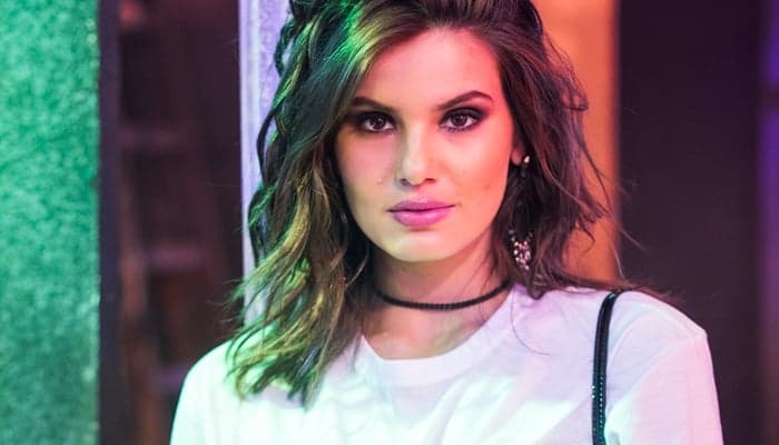 Verão 90: Tentando dar o golpe, Vanessa decide ir morar com Jerônimo