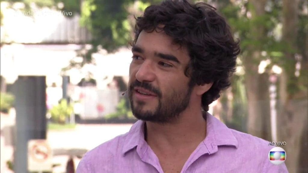 Caio Blat dá show de humildade ao aparecer de chinelo na Globo e deixa todos surpresos