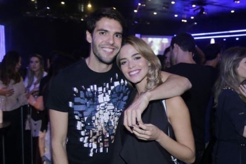 Noiva de Kaká, Carol Dias dá susto no jogador ao aparecer morena em jantar e vídeo diverte internautas