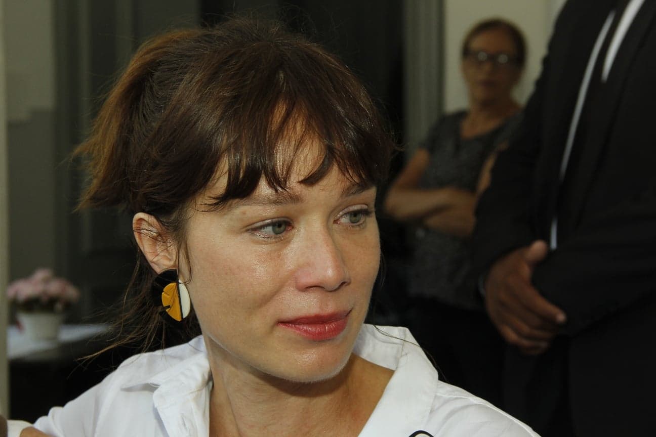 Mariana Ximenes, atriz da Globo, chega ao velório de Caio Junqueira (Foto: Wallace Barbosa/AgNews)
