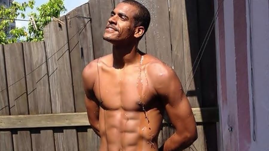 Marcello Melo Jr é flagrado durante passeio