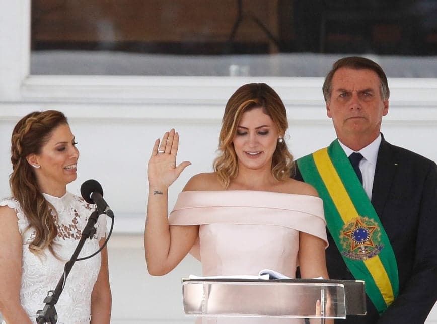 Bolsonaro e a primeira-dama, dona Michelle, durante a posse presidencial (Foto: Reprodução) Bolsonaro e a primeira-dama, dona Michelle, durante a posse presidencial (Foto: Reprodução)