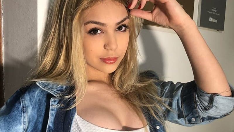 Mc Melody revela 'filha' recém nascida e semelhança com Bella surpreende