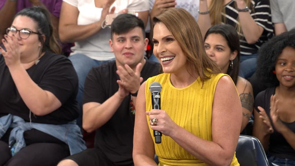 Karol Conka resolveu participar do quadro "Carona com Laura Muller"