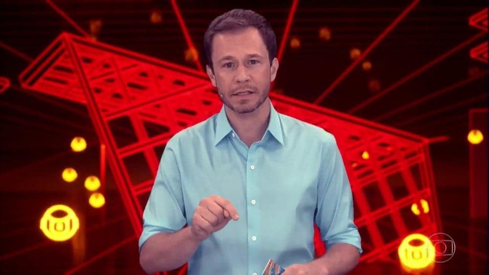 Durante a Prova do Líder do BBB19, Tiago Leifert se antecipa e anuncia vencedora antes do fim e Boninho nega manipulação