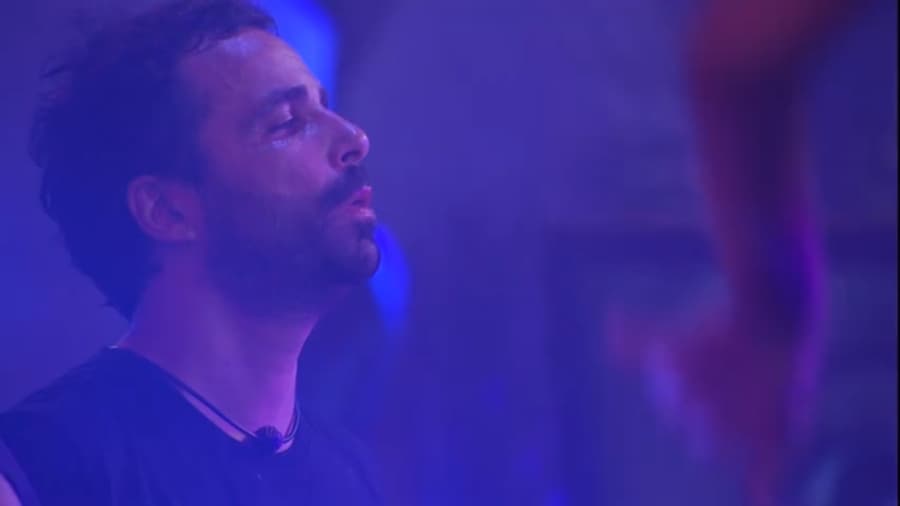 BBB19: Vinicius exagera na bebida, incomoda brothers, mas conta outra versão para a produção