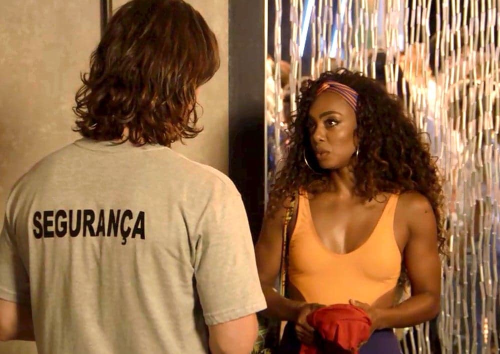 Quinzinho engana Dandara em Verão 90 (Foto: Reprodução) Quinzinho engana Dandara em Verão 90 (Foto: Reprodução)
