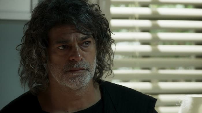 O Sétimo Guardião: Murilo revela a Sóstenes que ele era León e deixa o pai chocado