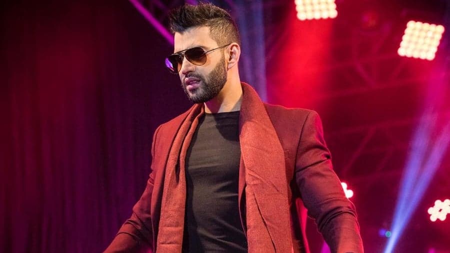 Gusttavo Lima aparece sensualizando no camarim, viraliza e ganha elogio ousado de Andressa Suíta