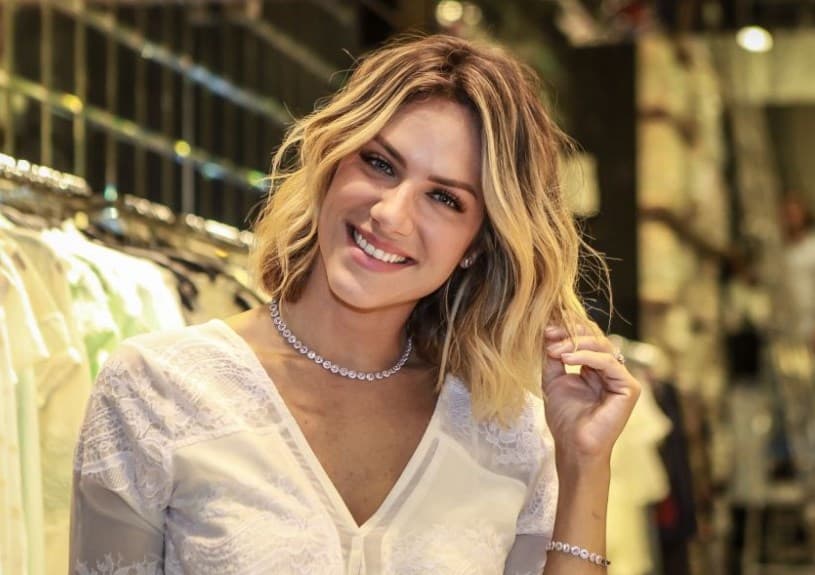 Giovanna Ewbank diz que vai morar fora do país, faz revelações sobre sua aparência e desabafa sobre novo ano