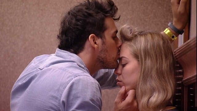 BBB19: Cansada, Isabella pede um tempo para Maycon e brother não aceita