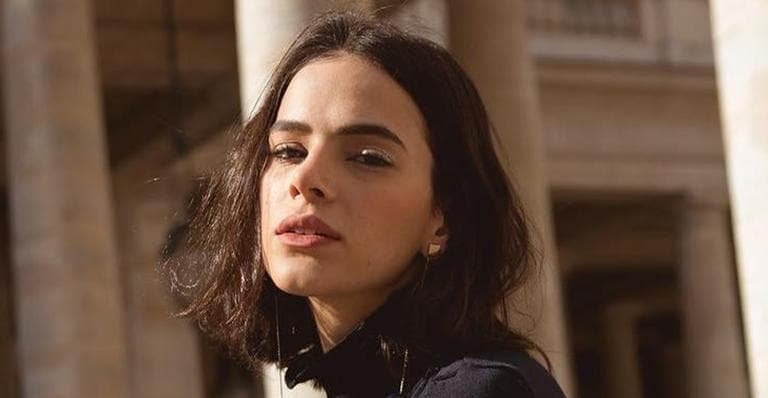 Bruna Marquezine ostenta barriga chapada e deixa internautas enlouquecidos com ousadia