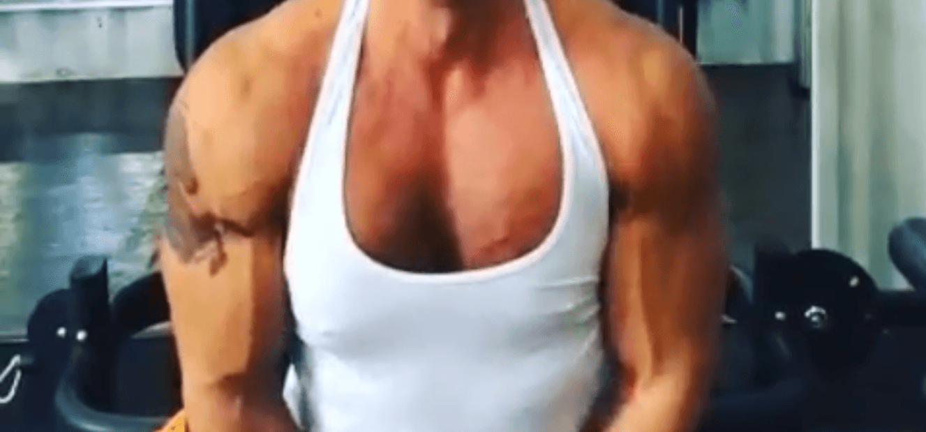 Apresentador da Record gosta de exibir o corpo no Instagram (Foto: Reprodução) Apresentador da Record gosta de exibir o corpo no Instagram (Foto: Reprodução)