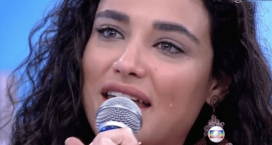 Débora Nascimento chegou machucada na Globo um dia após terminar casamento com José Loreto