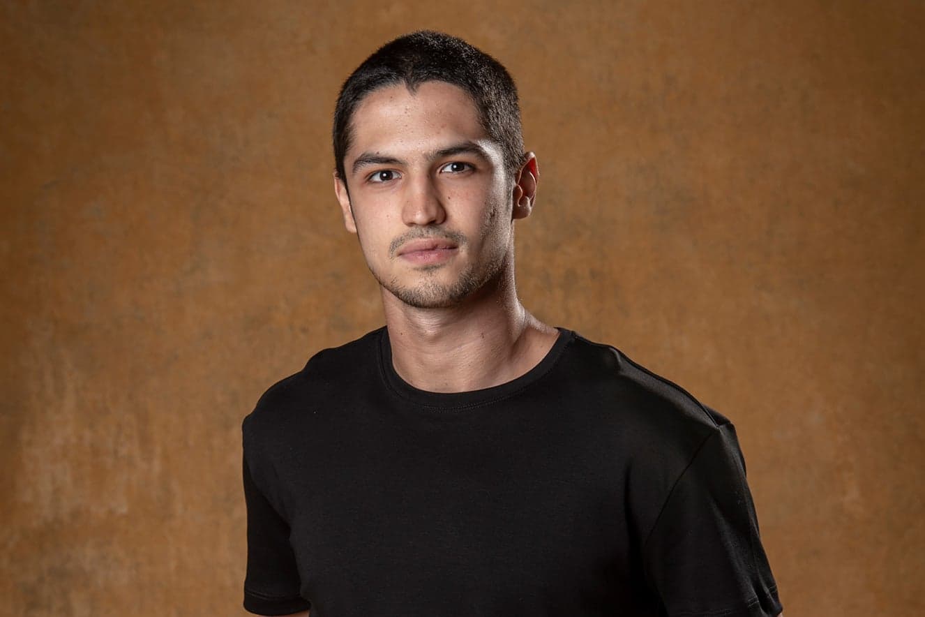 O ator Gabriel Leone não revelou com a Globo (Foto: Reprodução)