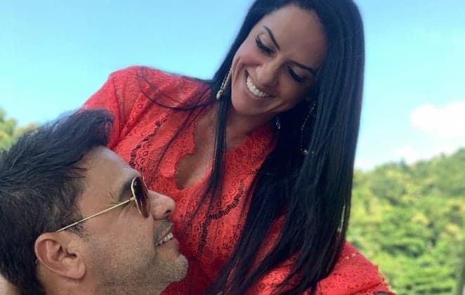 Em meio à polêmicas, Graciele Lacerda comemora aniversário de namoro com Zezé Di Camargo e web não perdoa