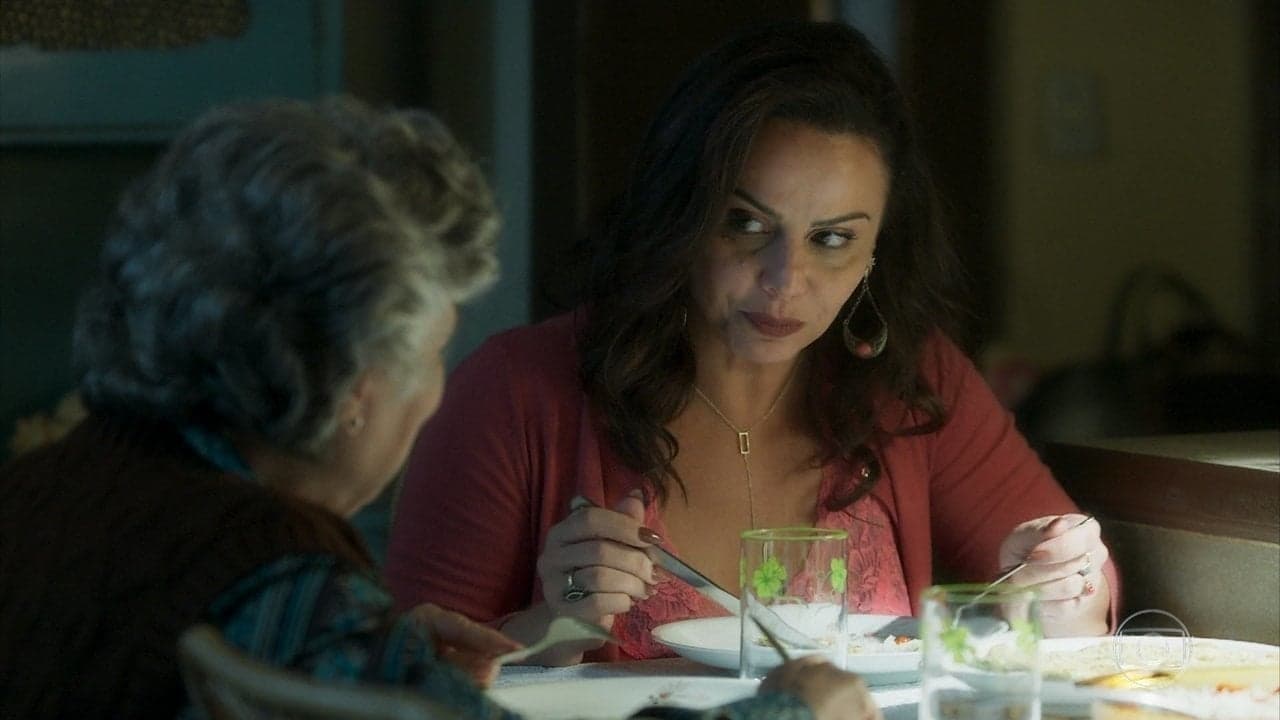 Neide e Firmina em cena de O Sétimo Guardião (Foto: Reprodução) Neide e Firmina em cena de O Sétimo Guardião (Foto: Reprodução)