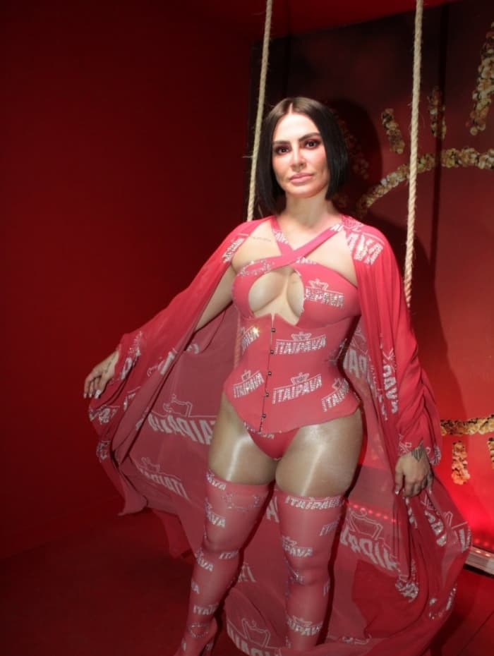 Cleo Pires no camarote da itaipava Cleo Pires no camarote da itaipava