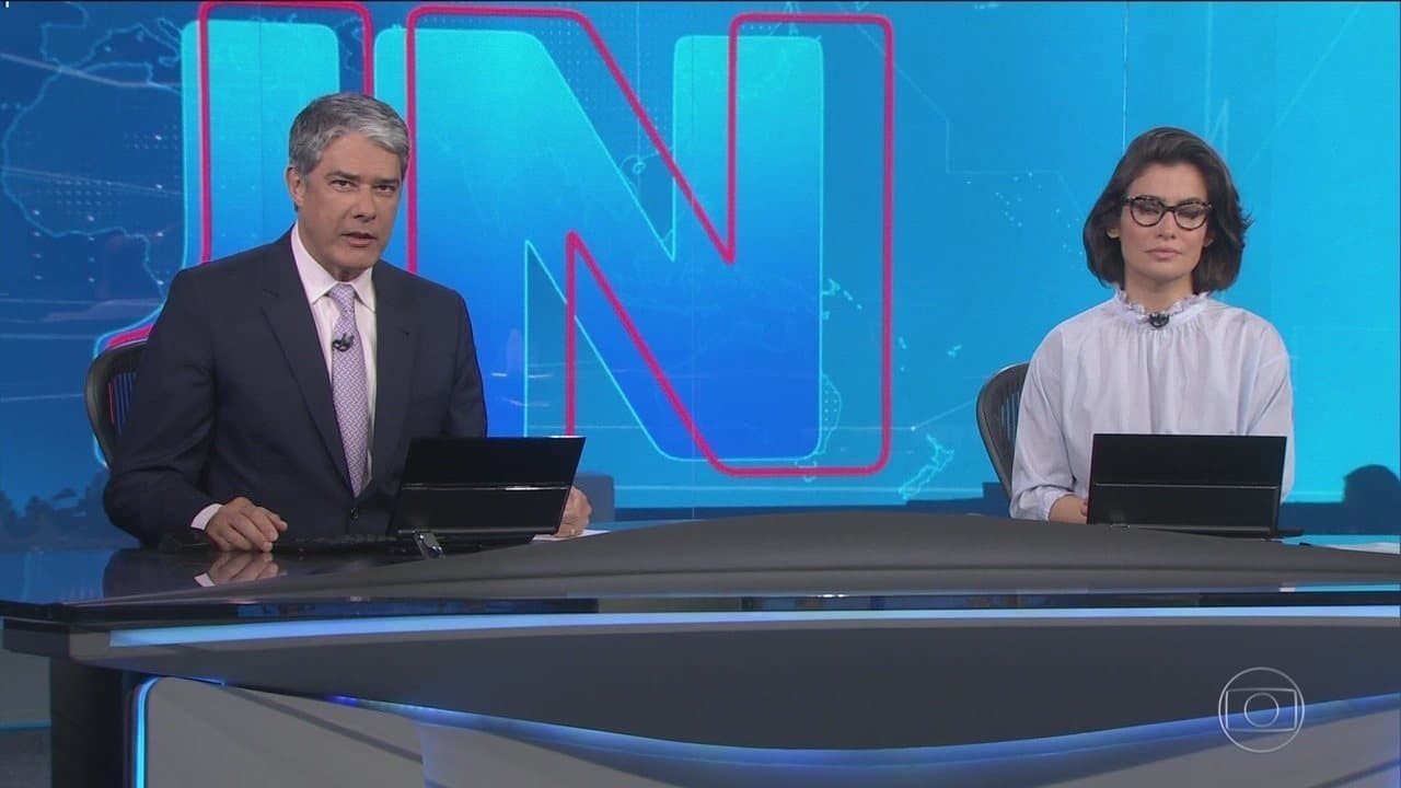 William Bonner e Renata Vasconcelos na bancada do Jornal Nacional da Globo (Foto: Reprodução) William Bonner e Renata Vasconcelos na bancada do Jornal Nacional da Globo (Foto: Reprodução)
