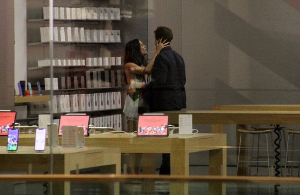 Nicolas Prattes e Juliana Paiva são flagrados em shopping