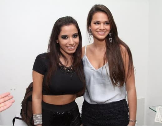 Bruna Marquezine fala mal de Anitta pelas costas e cantora dá indiretas (Foto: Reprodução) Bruna Marquezine fala mal de Anitta pelas costas e cantora dá indiretas (Foto: Reprodução)