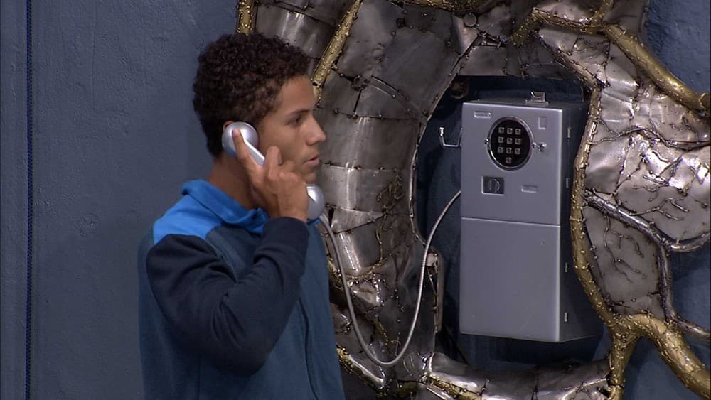 BBB19: Danrley atende bigfone e indicará Carolina ou Tereza pro paredão; saiba mais