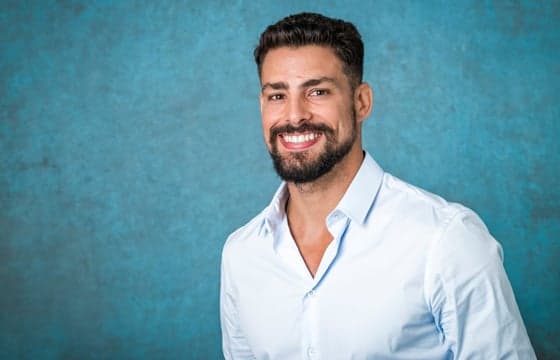 Com salário absurdo, Cauã Reymond comemora contrato com a Globo na Grécia e ostenta luxo