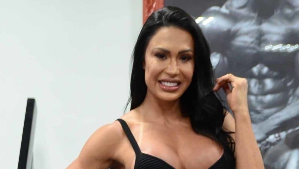 Gracyanne Barbosa rouba a cena em evento com Arnold Schwarzenegger