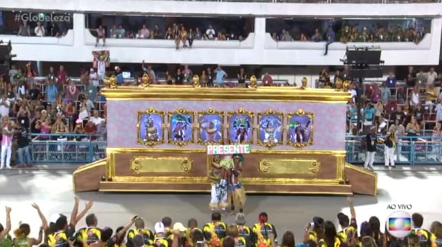 Mangueira em seu desfile no Carnaval de 2019 Mangueira em seu desfile no Carnaval de 2019
