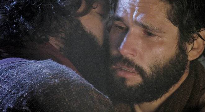Cena de traição de Judas Iscariotes na novela Jesus emociona os telespectadores e é bastante elogiada