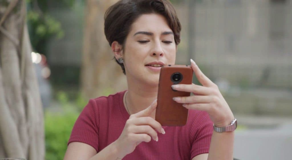 Fernanda Paes Leme surge irreconhecível ao lado de global em foto