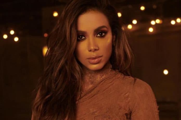Anitta declara todo seu amor para famoso cantor e fãs disparam: "Já podem casar"