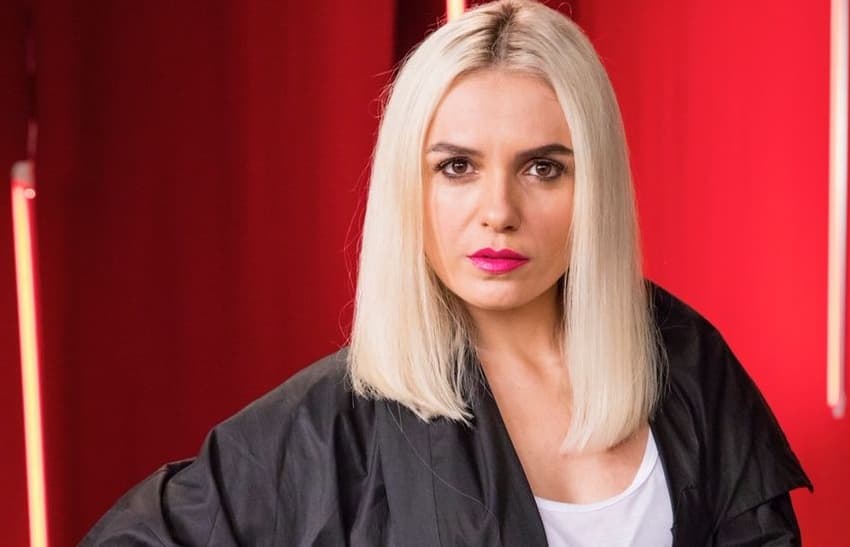 Monica Iozzi adota novo visual e é comparada com Ana Maria Braga: "Idênticas"